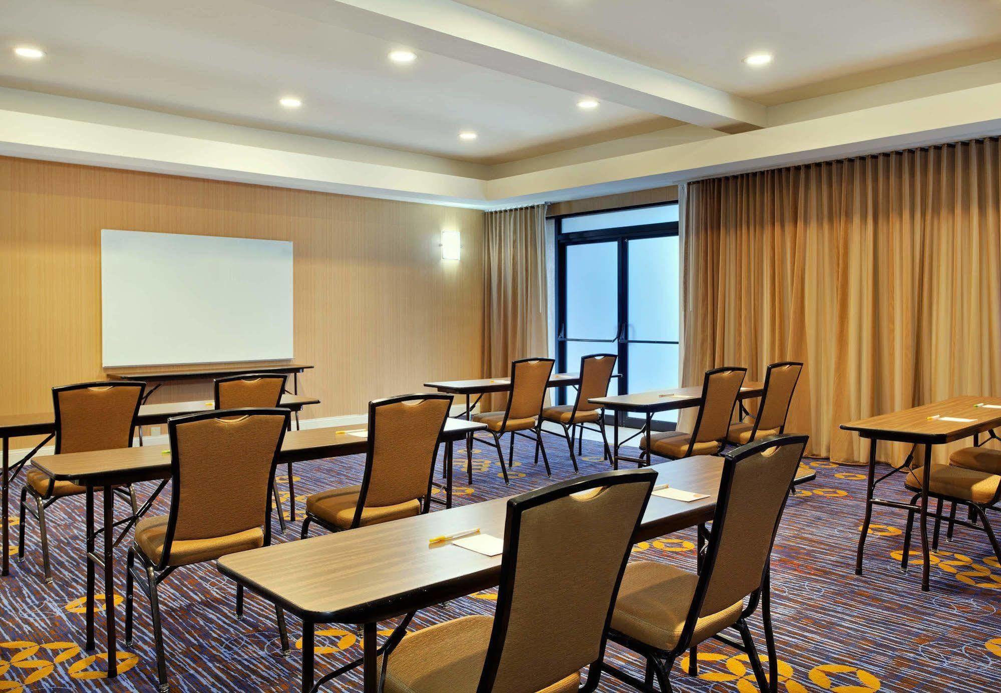 Courtyard Chicago St. Charles Hotel Saint Charles Ngoại thất bức ảnh