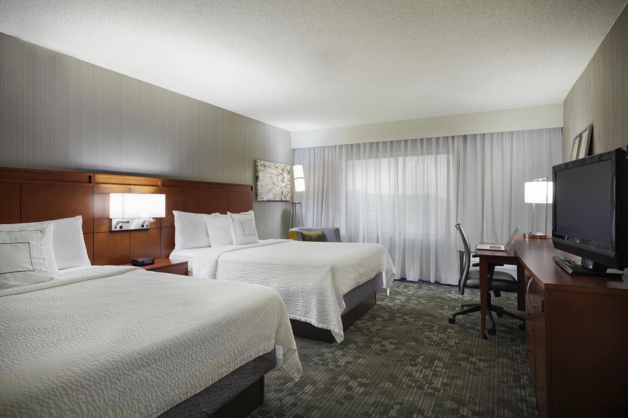 Courtyard Chicago St. Charles Hotel Saint Charles Ngoại thất bức ảnh